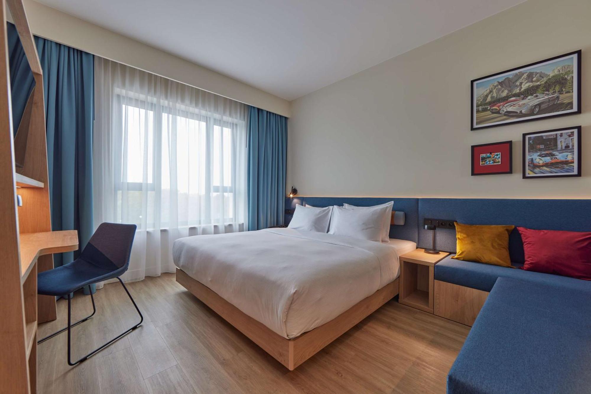 ホテル Hampton By Hilton Poznan スバジェンツ エクステリア 写真