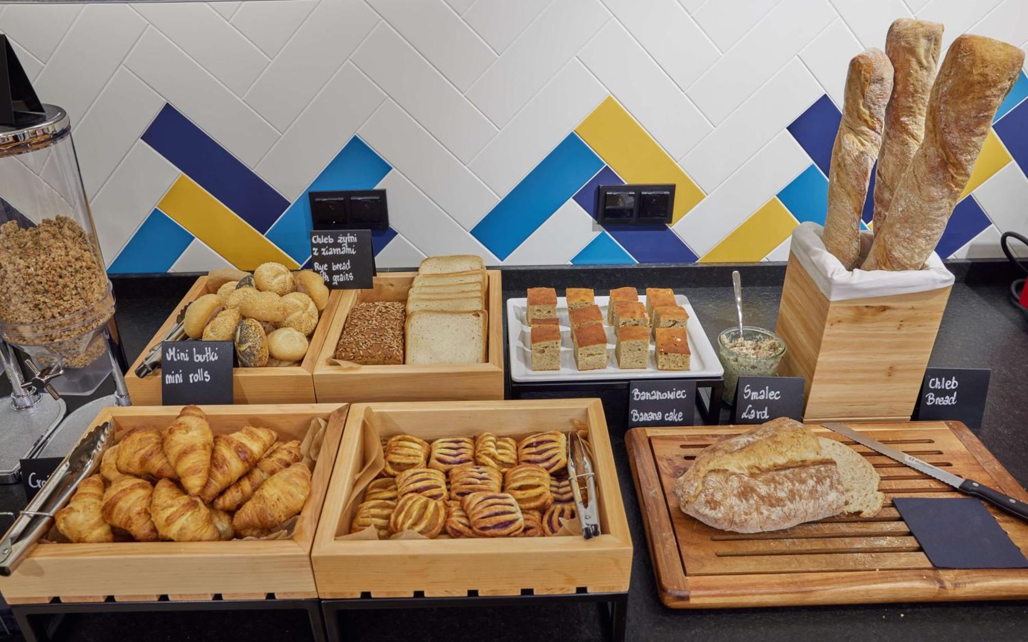 ホテル Hampton By Hilton Poznan スバジェンツ エクステリア 写真