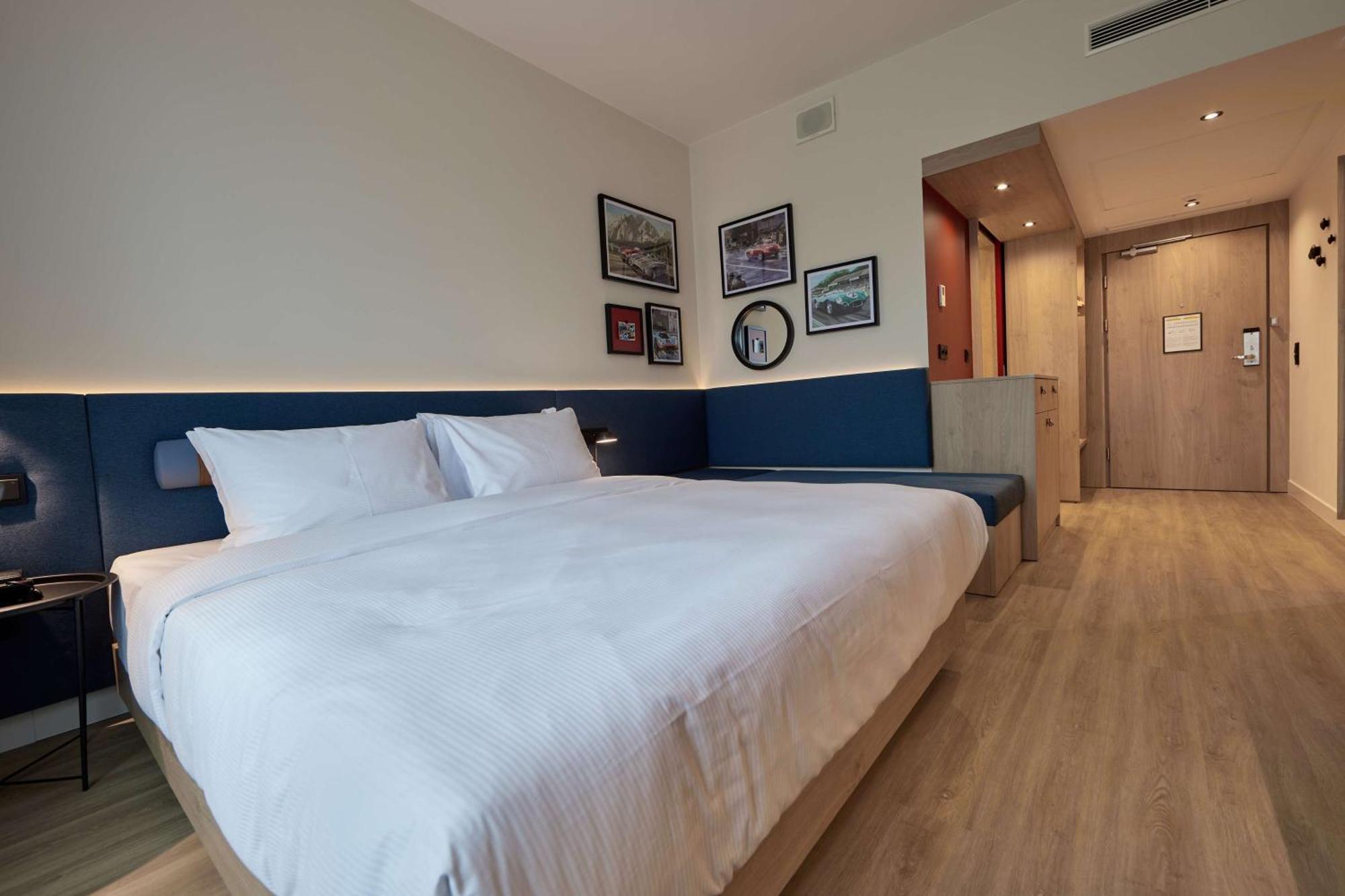 ホテル Hampton By Hilton Poznan スバジェンツ エクステリア 写真
