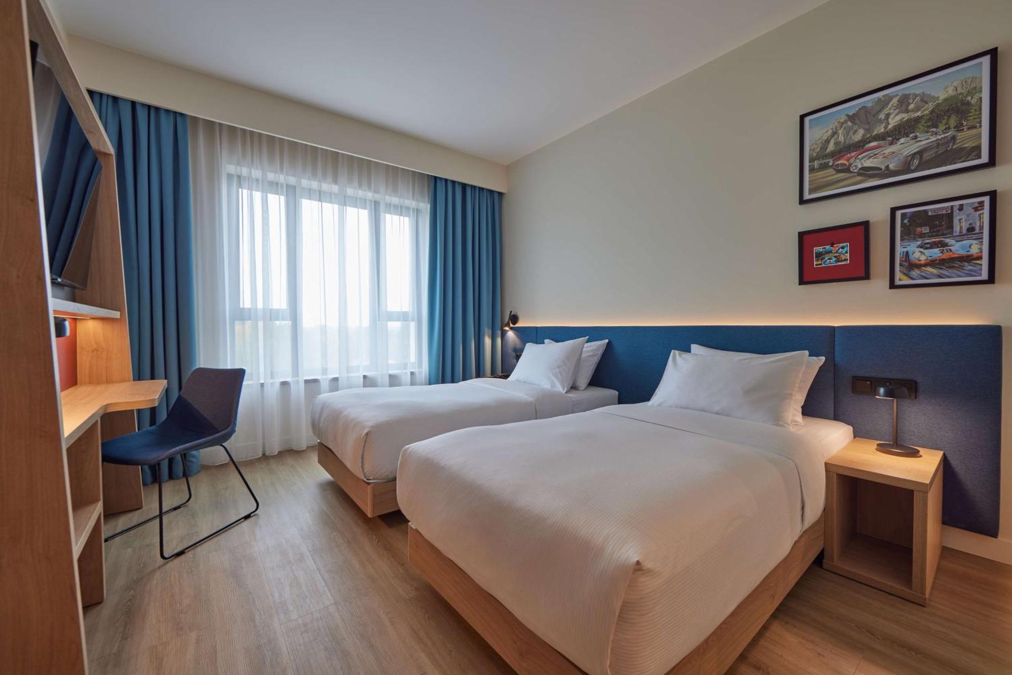 ホテル Hampton By Hilton Poznan スバジェンツ エクステリア 写真
