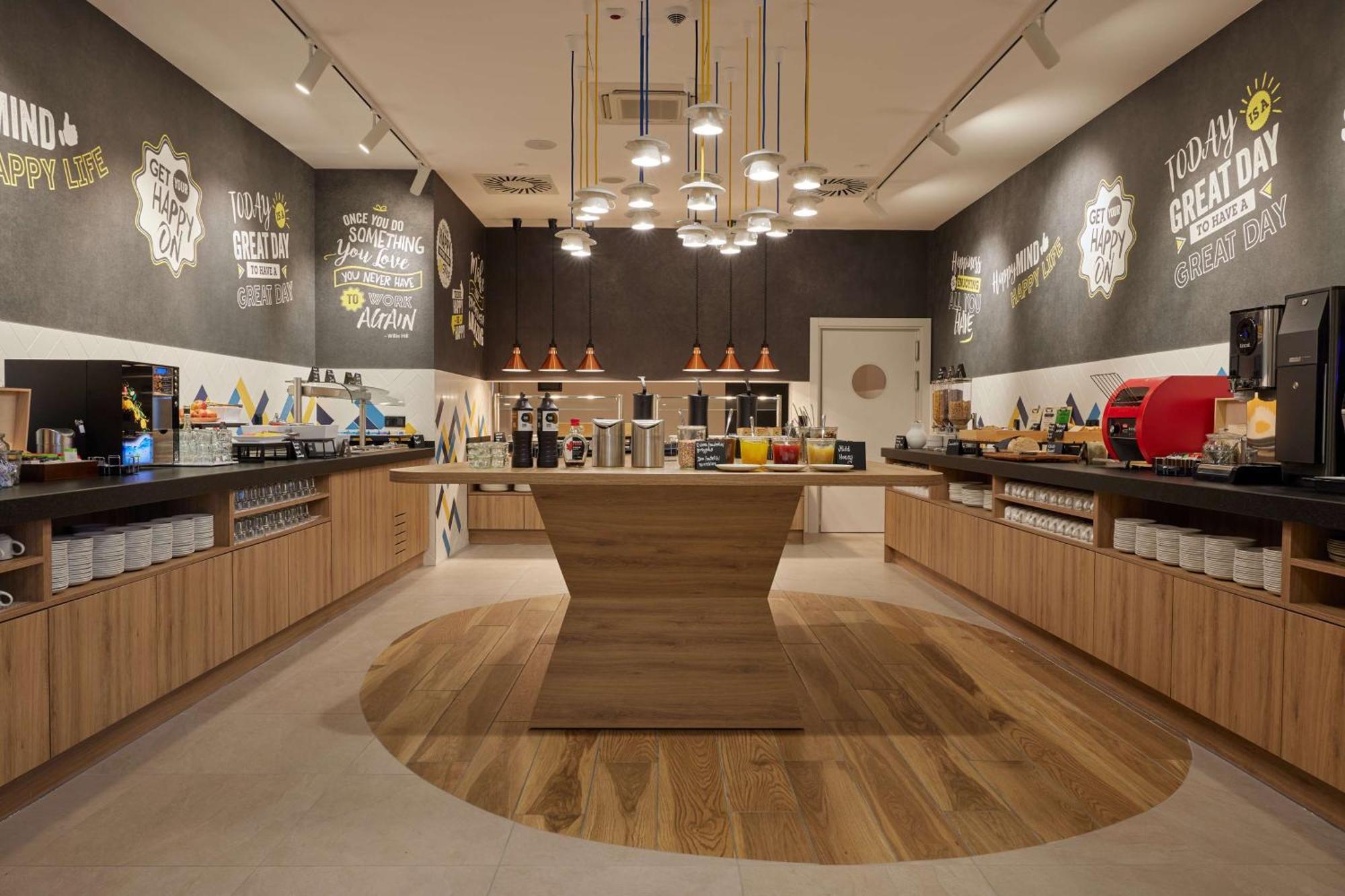ホテル Hampton By Hilton Poznan スバジェンツ エクステリア 写真