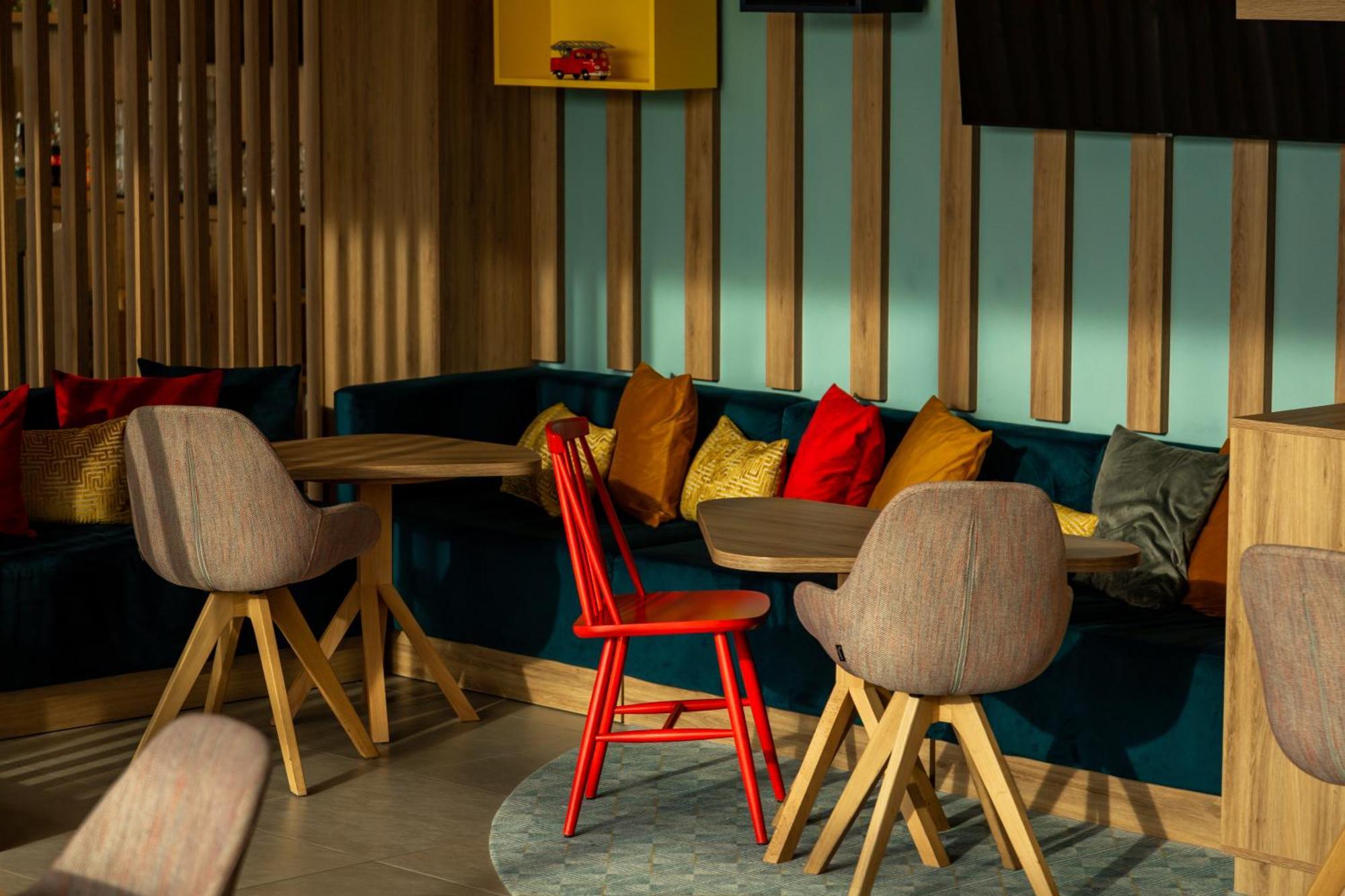ホテル Hampton By Hilton Poznan スバジェンツ エクステリア 写真