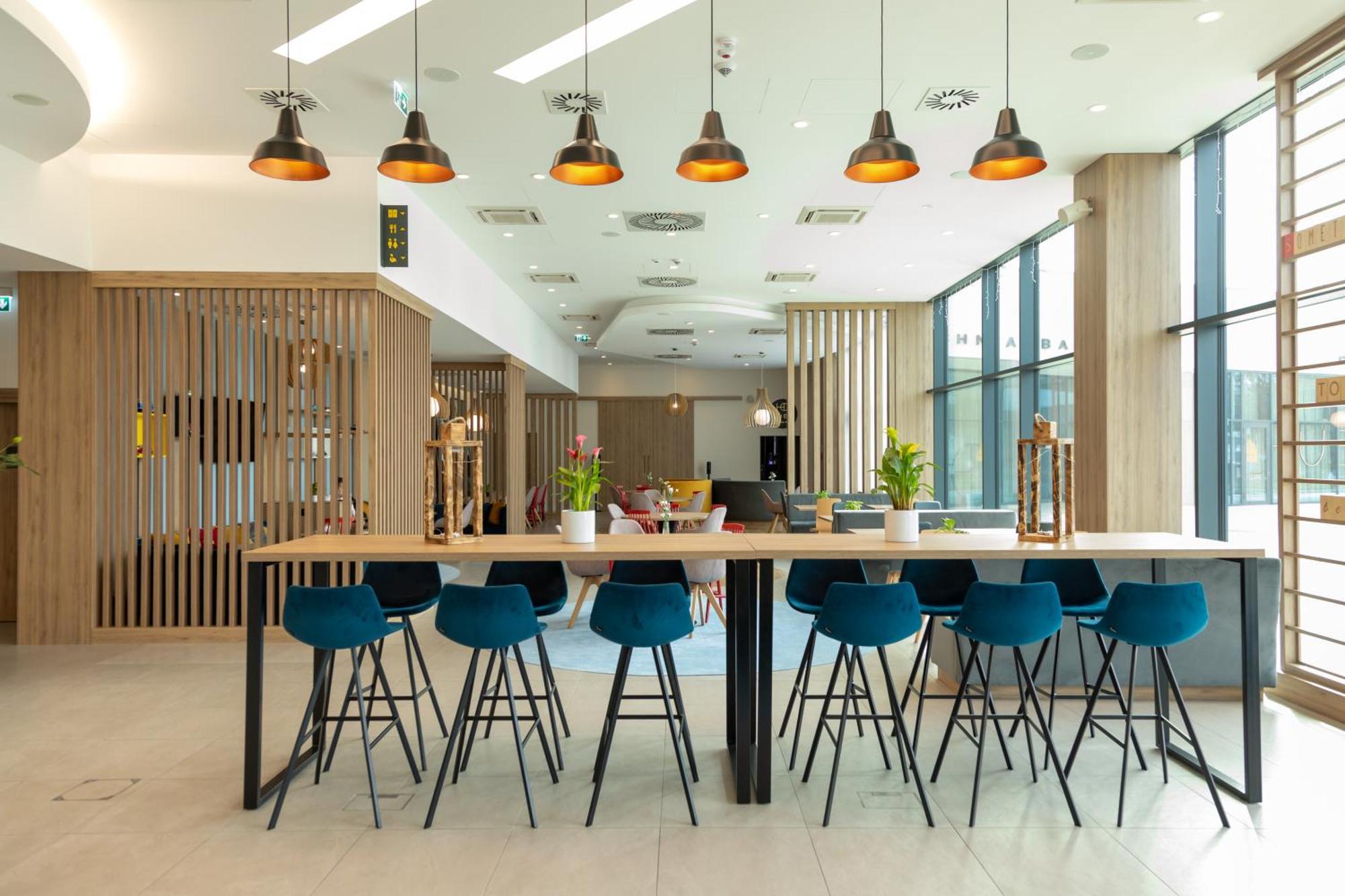 ホテル Hampton By Hilton Poznan スバジェンツ エクステリア 写真