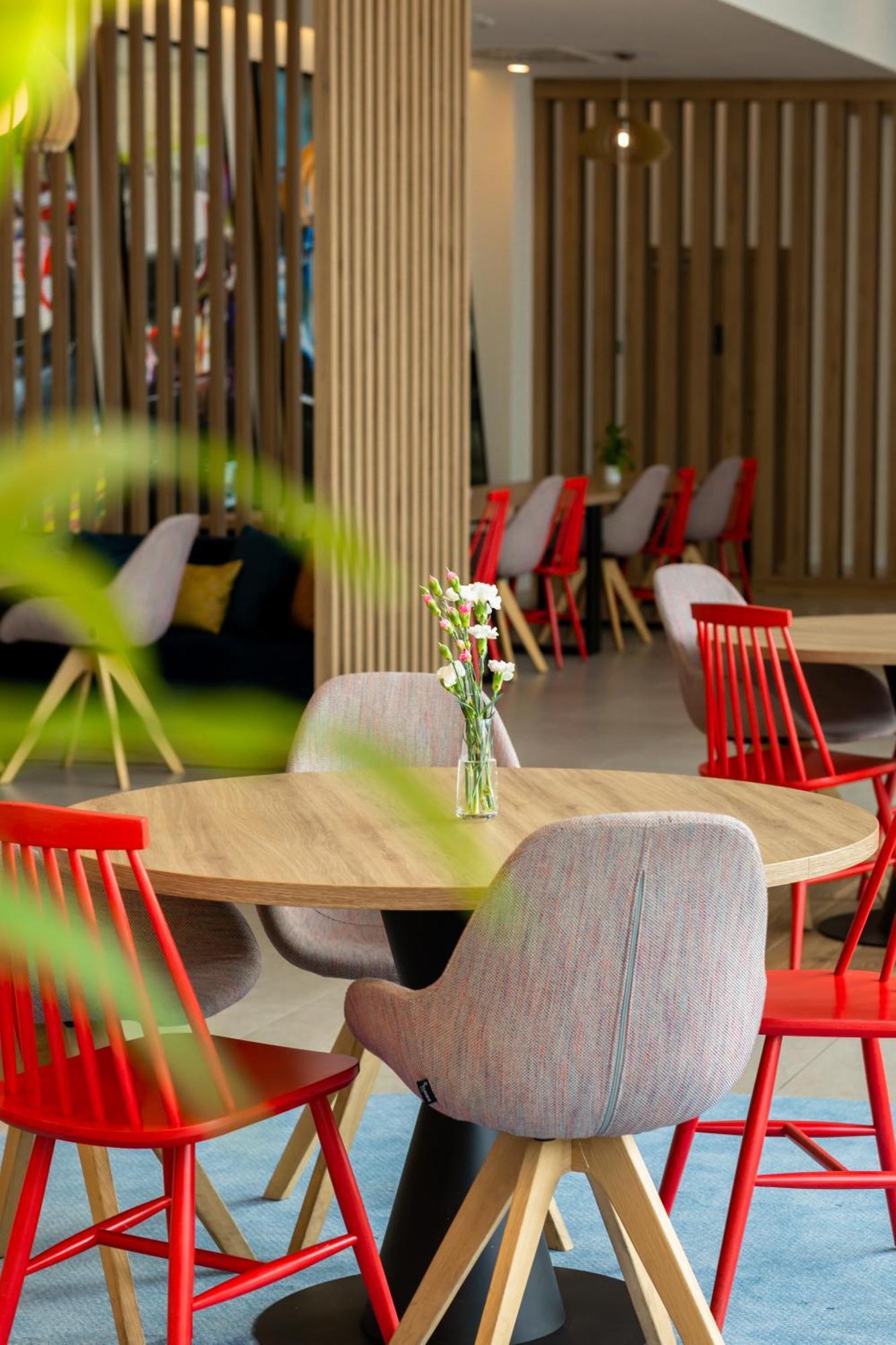 ホテル Hampton By Hilton Poznan スバジェンツ エクステリア 写真