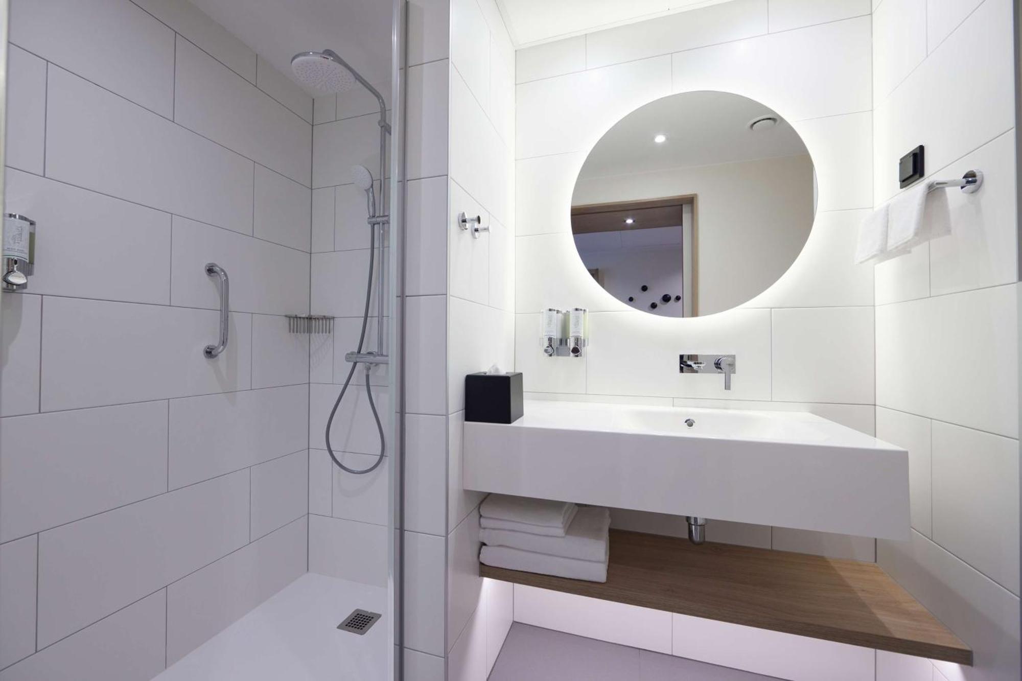 ホテル Hampton By Hilton Poznan スバジェンツ エクステリア 写真